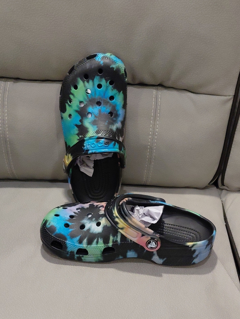 CROCS TIE DYE WOMEN'S SIZE 8 - Picture 6 of 9